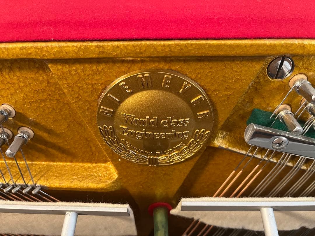 Niemeyer アップライトピアノ(カバー・椅子付き)