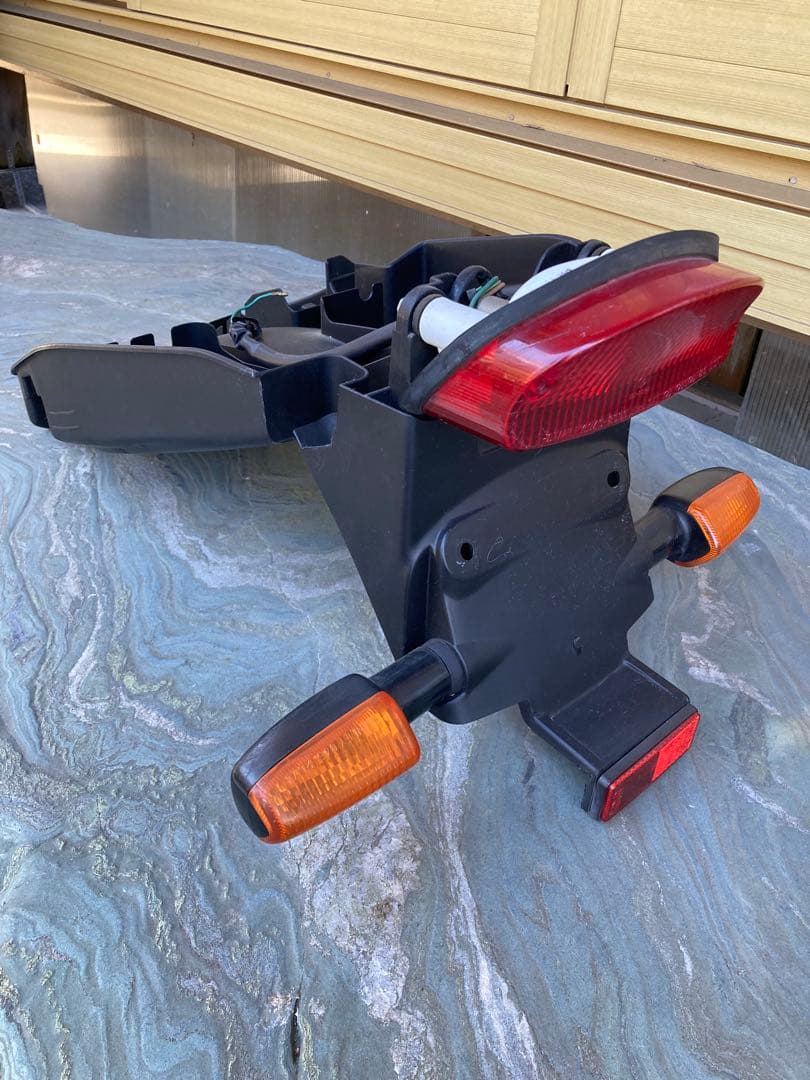 X*i様 ホーネット250 純正 リアフェンダー テールランプ ウインカー MC