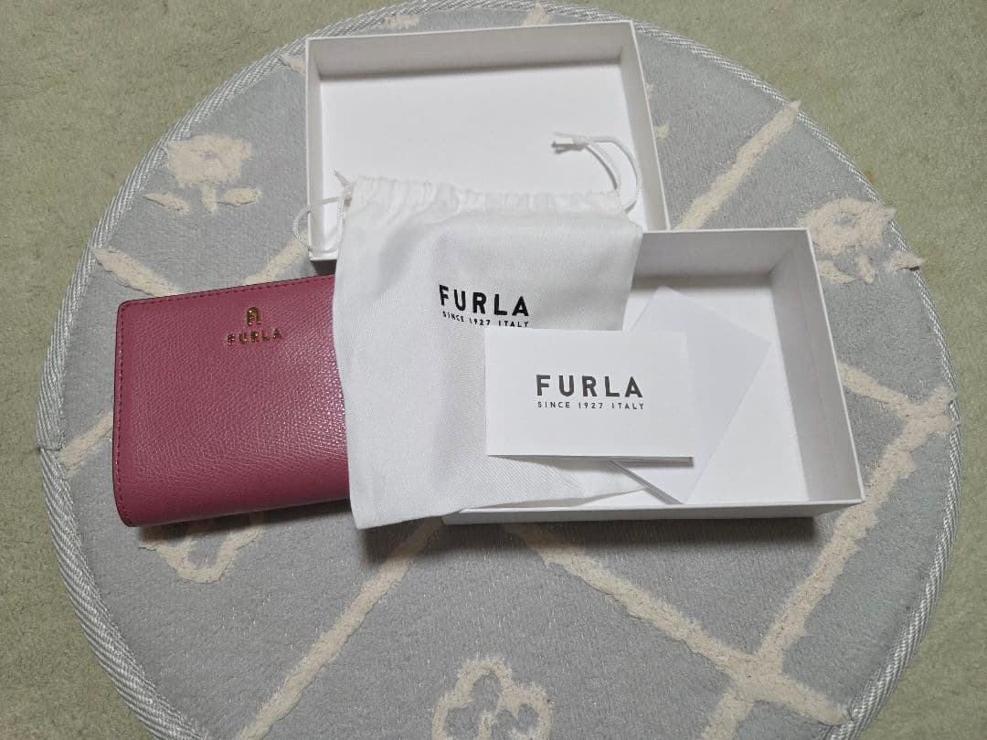 【美品】日本限定カラー Furla Camelia コンパクト財布 S