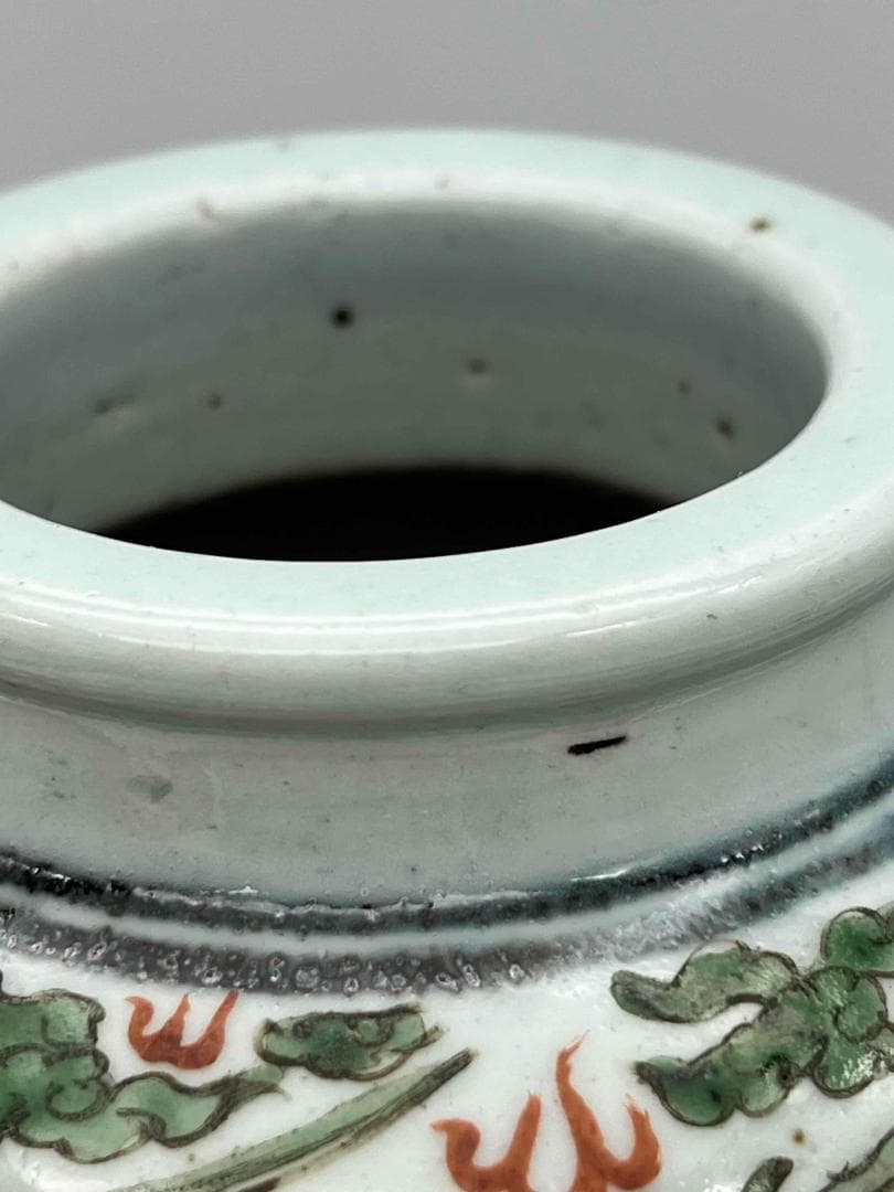 明萬歴時代　【大明萬歴年製】在銘　五彩祥瑞唐花龍鳳文壺　紅綠彩花瓶(E-98)