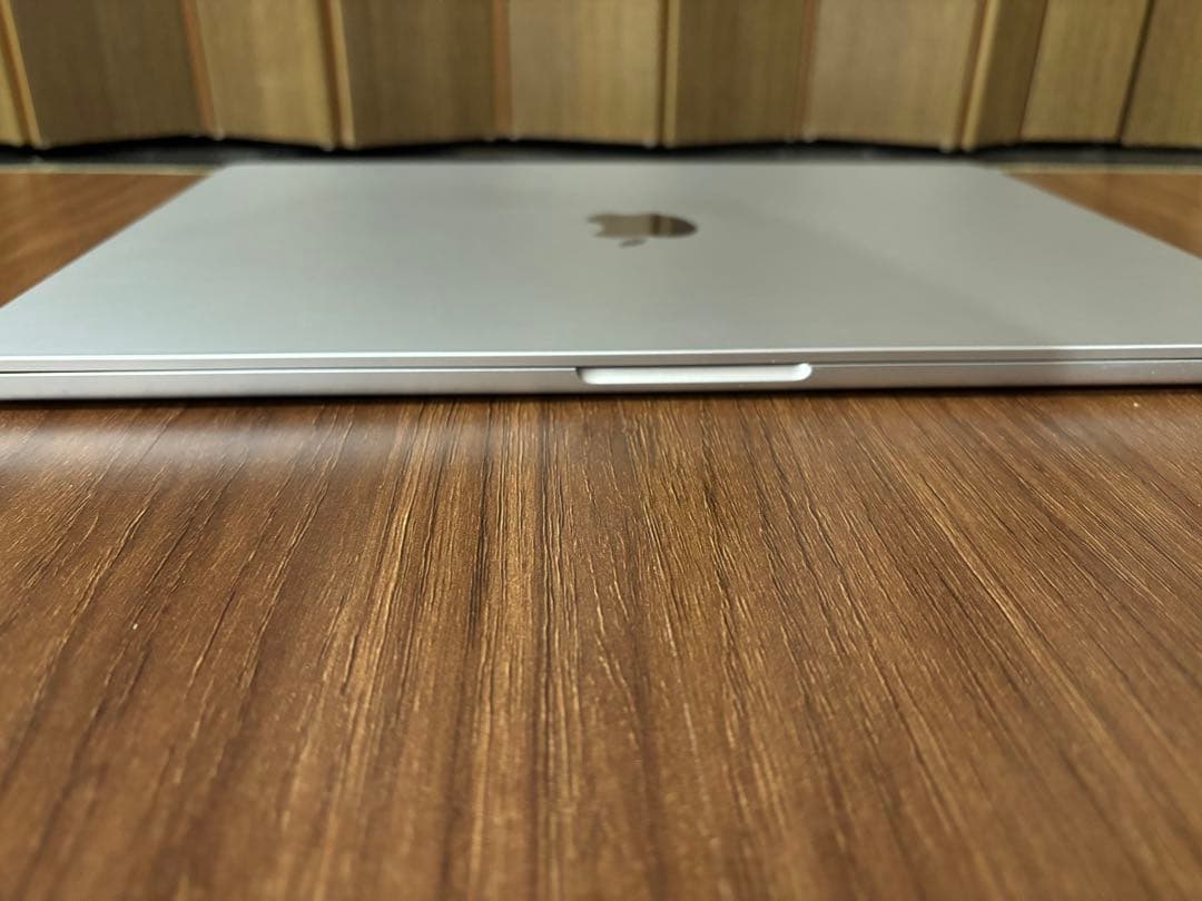 美品　MacBook Air 15インチ　M3 シルバー 256gb