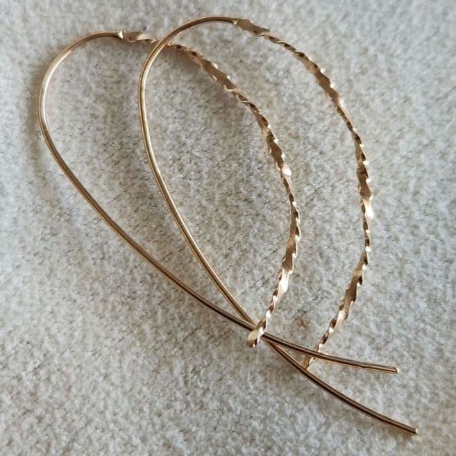 ツイスト♡【ジュエルクローゼット】K10ゴールド フックピアス☆アガット 好きも