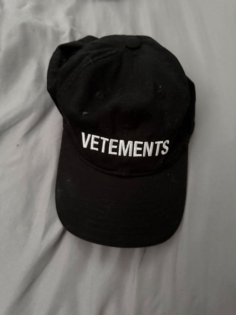 VETEMENTS ブラック キャップ ユニセックス
