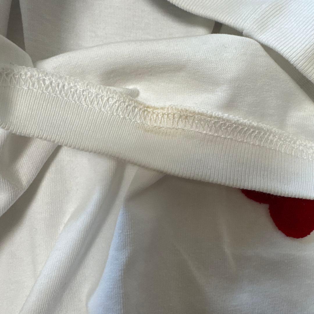 LOEWEのロゴ入りホワイトTシャツ