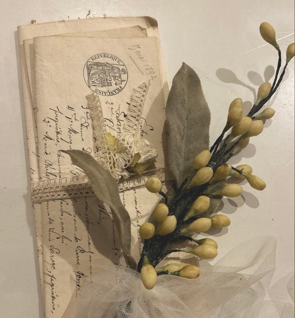 アンティーク雑貨 Old Paper & Handmade Wax Flowers Set