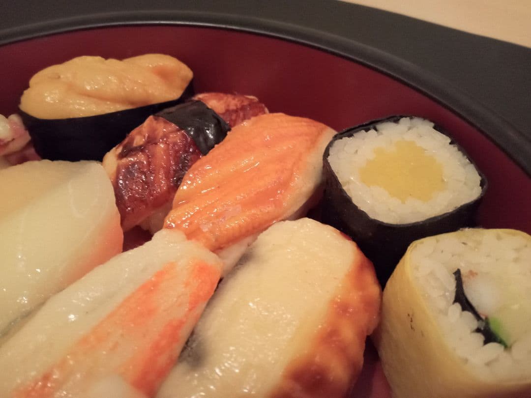 Hセット【食品サンプル】お寿司　16個セット 桶付き！！ 実物大サイズ 高級品