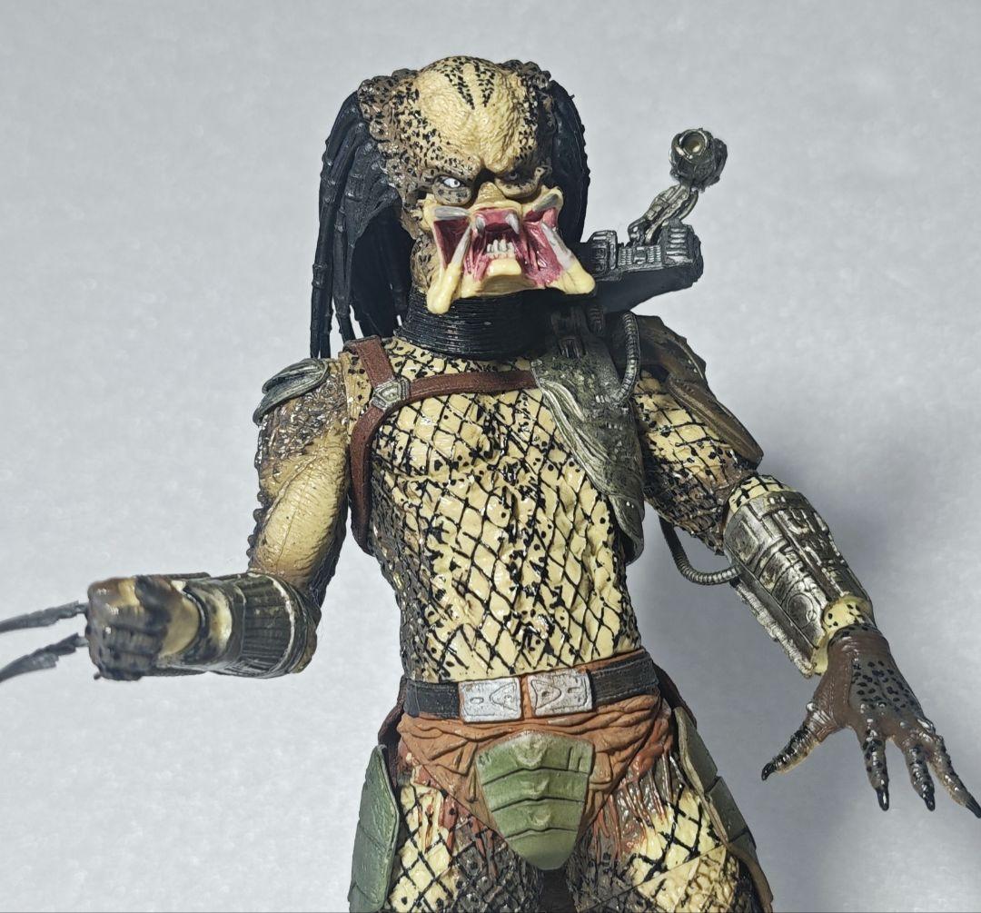 Neca プレデターズ 7インチ アクションフィギュア クラシック・プレデター