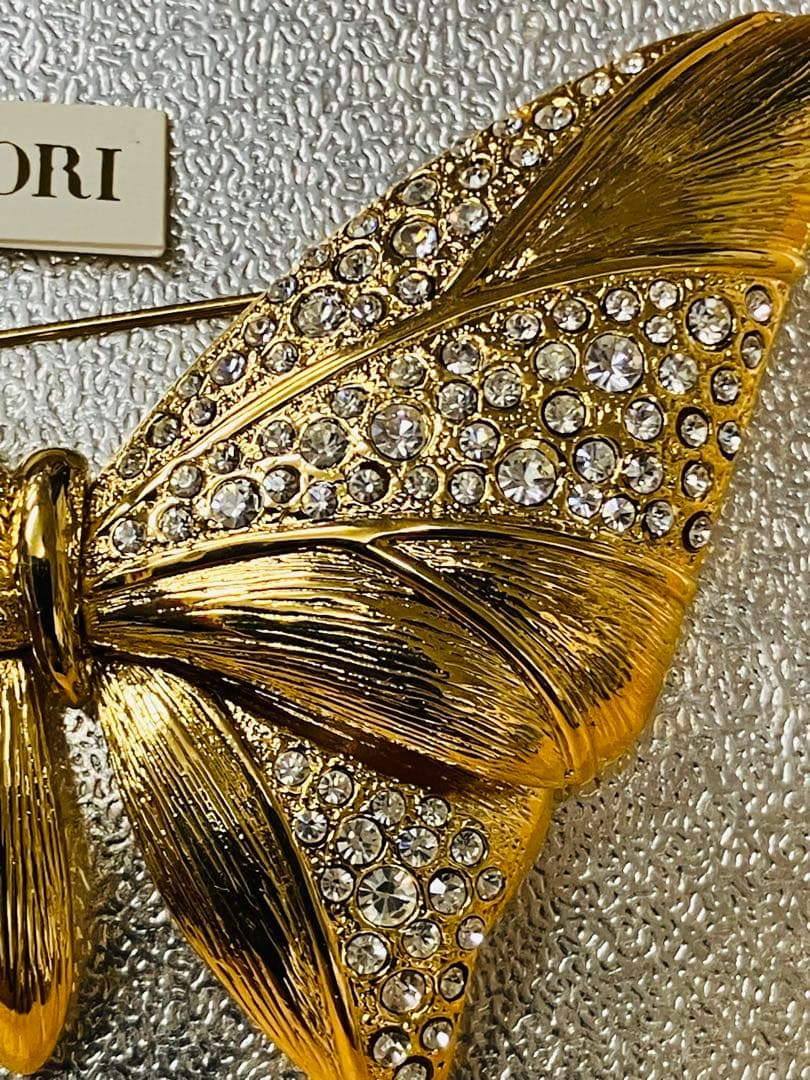 Hanae Mori ・トレードマーク蝶のブローチ・未使用・ラインストーンが豪華