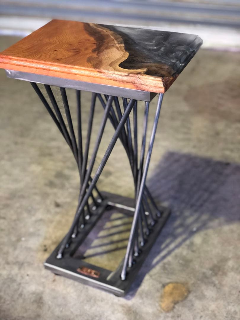 レジンサイドテーブル