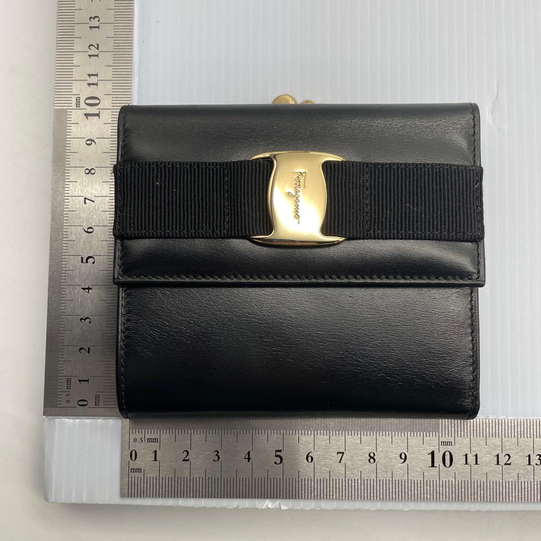 ☆新品同様☆フェラガモ☆二つ折り財布