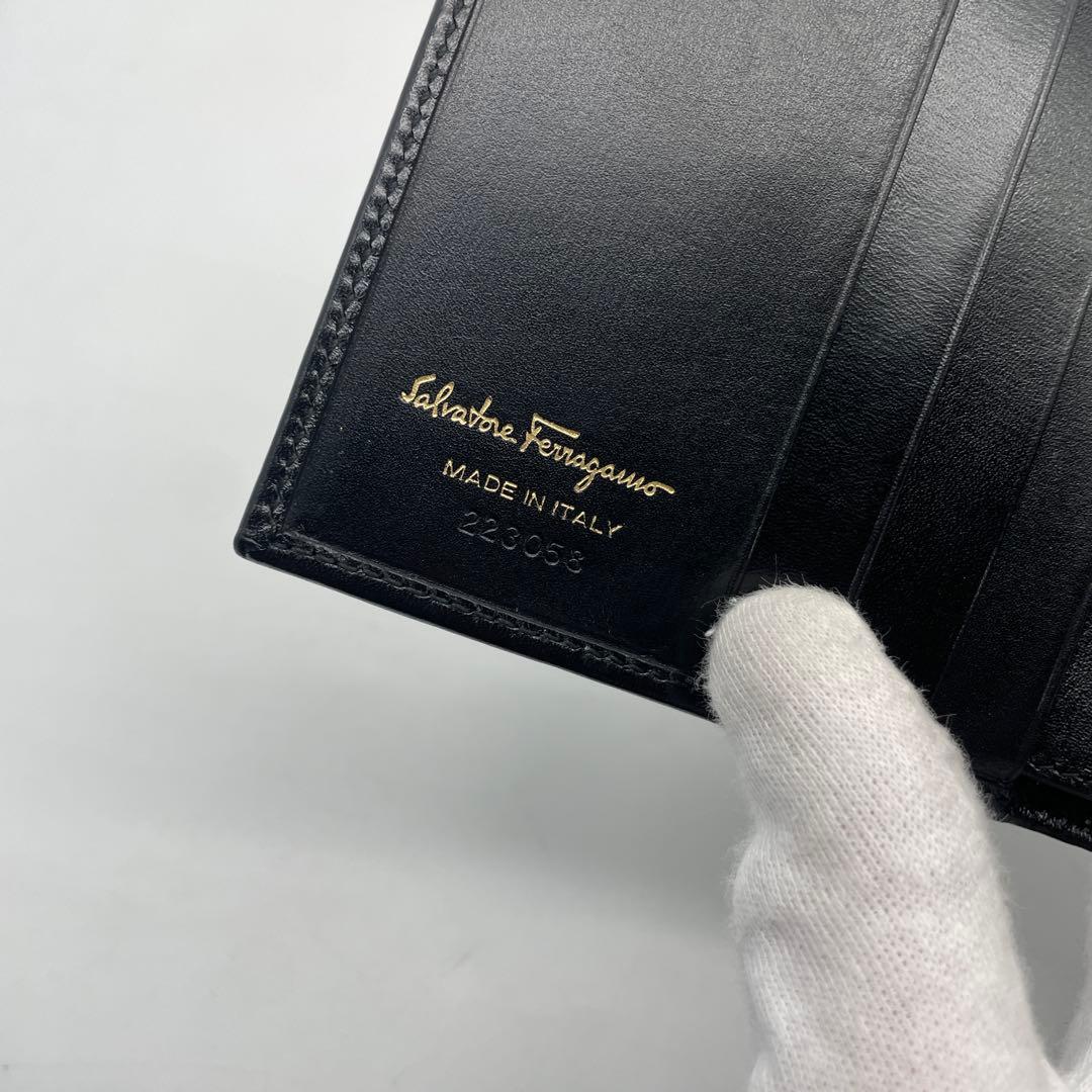 ☆新品同様☆フェラガモ☆二つ折り財布