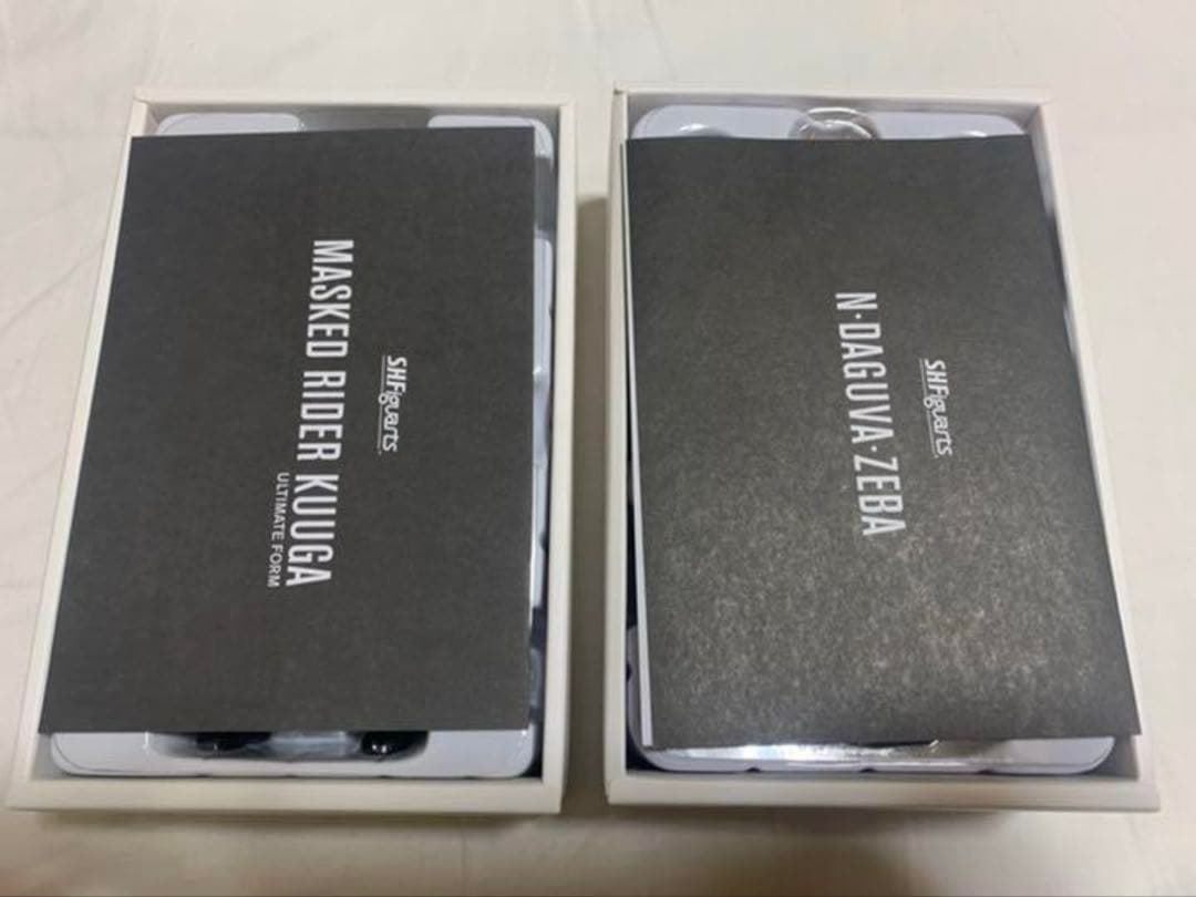 【美品】フィギュアーツ真骨彫仮面ライダークウガアルティメット&ン・ダグバ・ゼバ