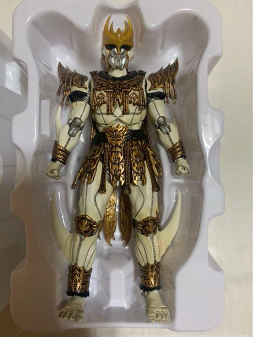 【美品】フィギュアーツ真骨彫仮面ライダークウガアルティメット&ン・ダグバ・ゼバ