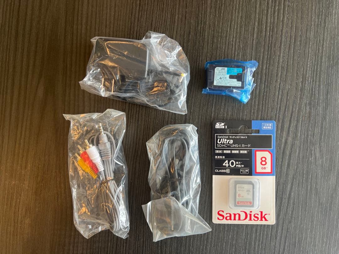 【新品・未使用】Victor JVC Everio GZ-E750-R 三脚付き