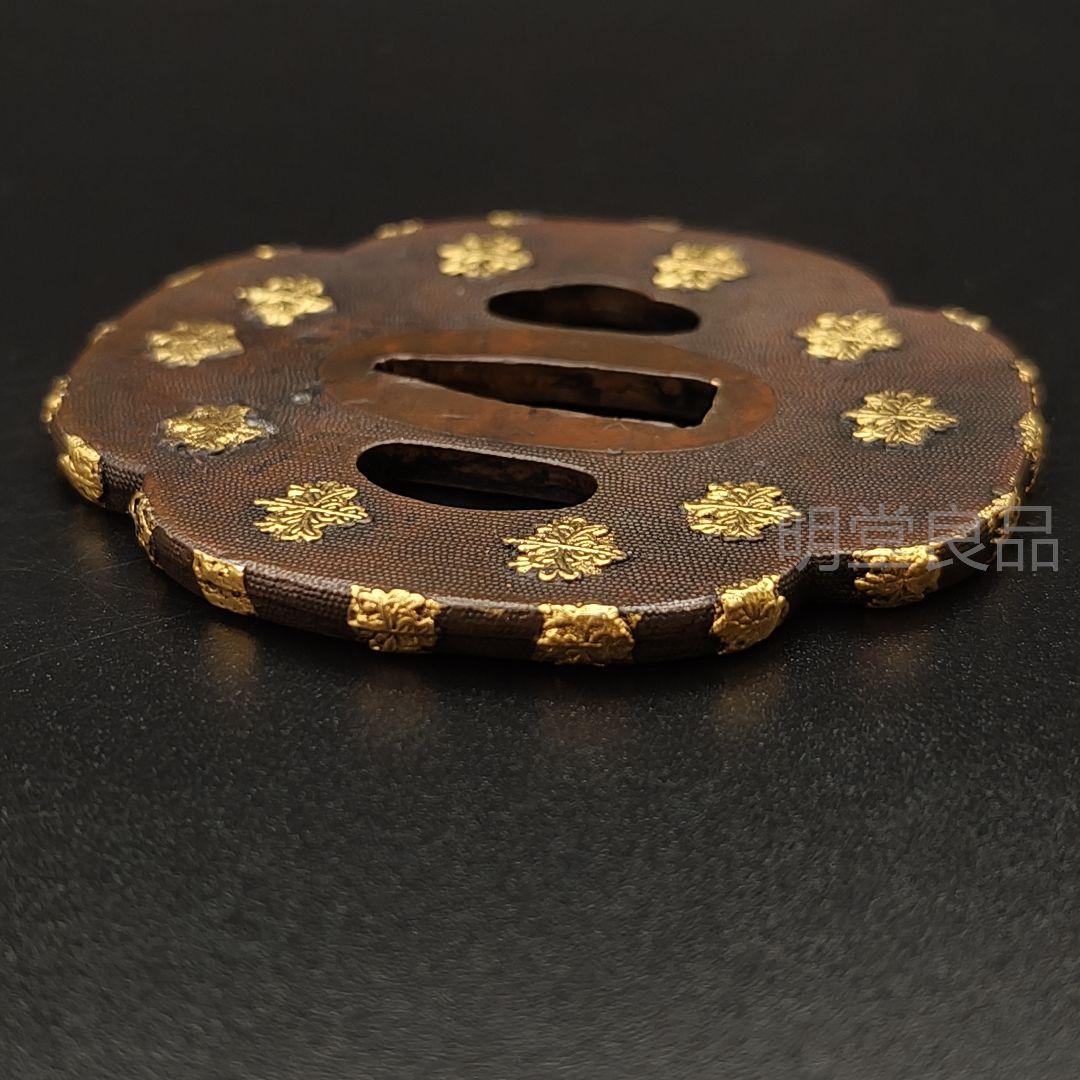 刀鍔　家紋の図　五三の桐　鍔　日本刀装具　銅地　細工　金メッキ　刀剣美術　武道具