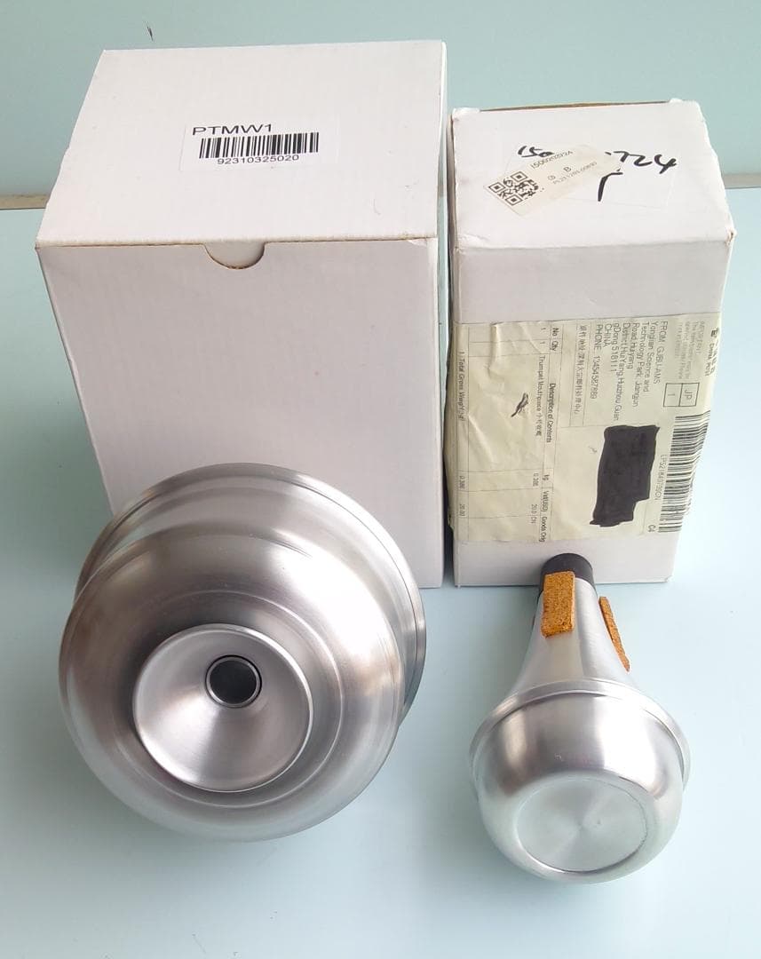 「トランペット＆ケース・マウスピース３種類・ミュート２種類・楽譜２冊」のセット