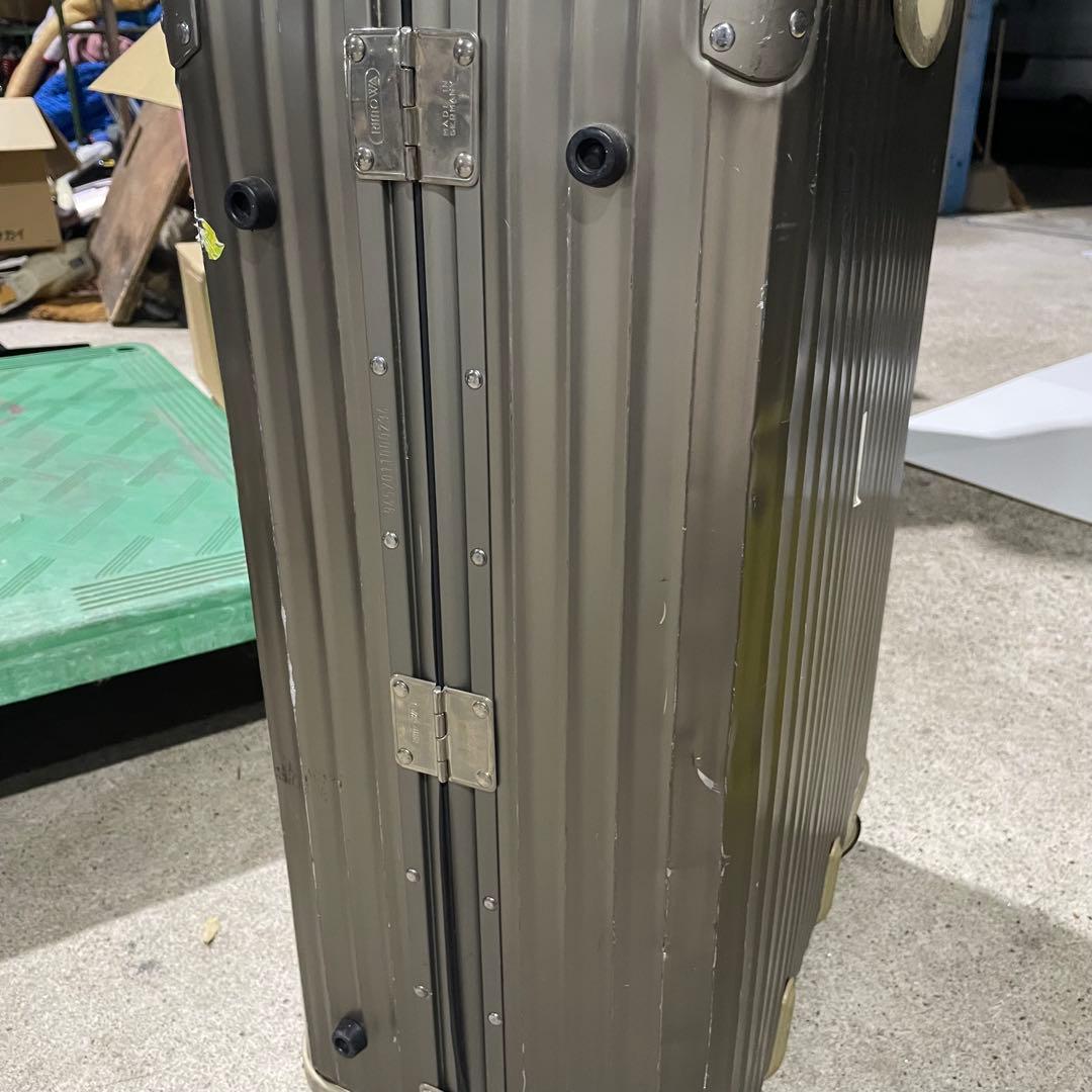 リモワ　大型シルバーキャリーケース