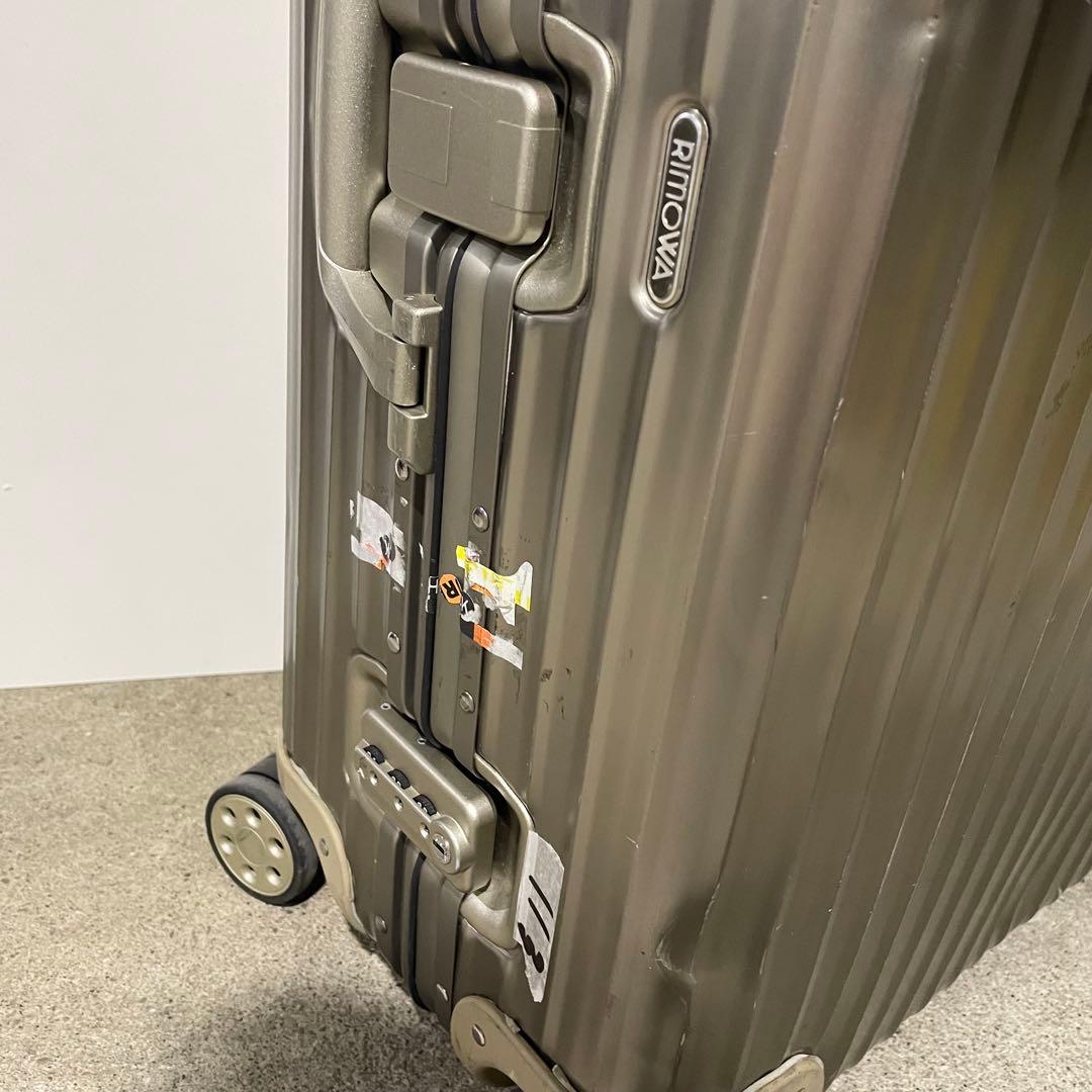 リモワ　大型シルバーキャリーケース