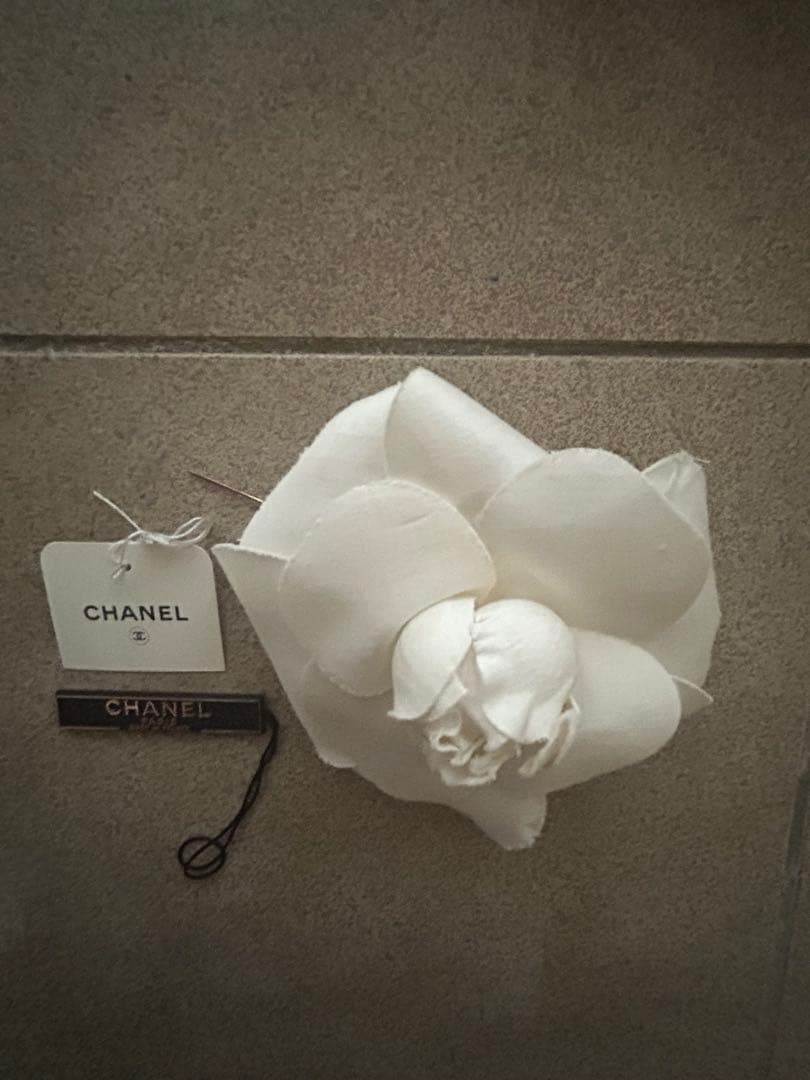 CHANEL シャネル　カメリアブローチ　コサージュ　ホワイト　シルク