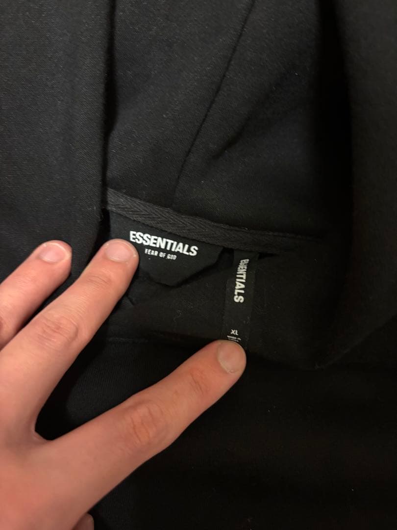 新品　エッセンシャルズ ブラック 反射 ユニセックス パーカー