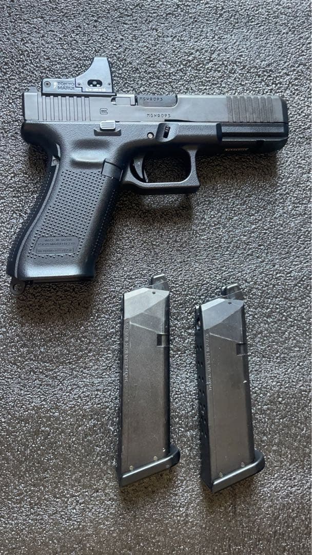 G17 Gen5 エアソフトガン 本体とマガジン2個