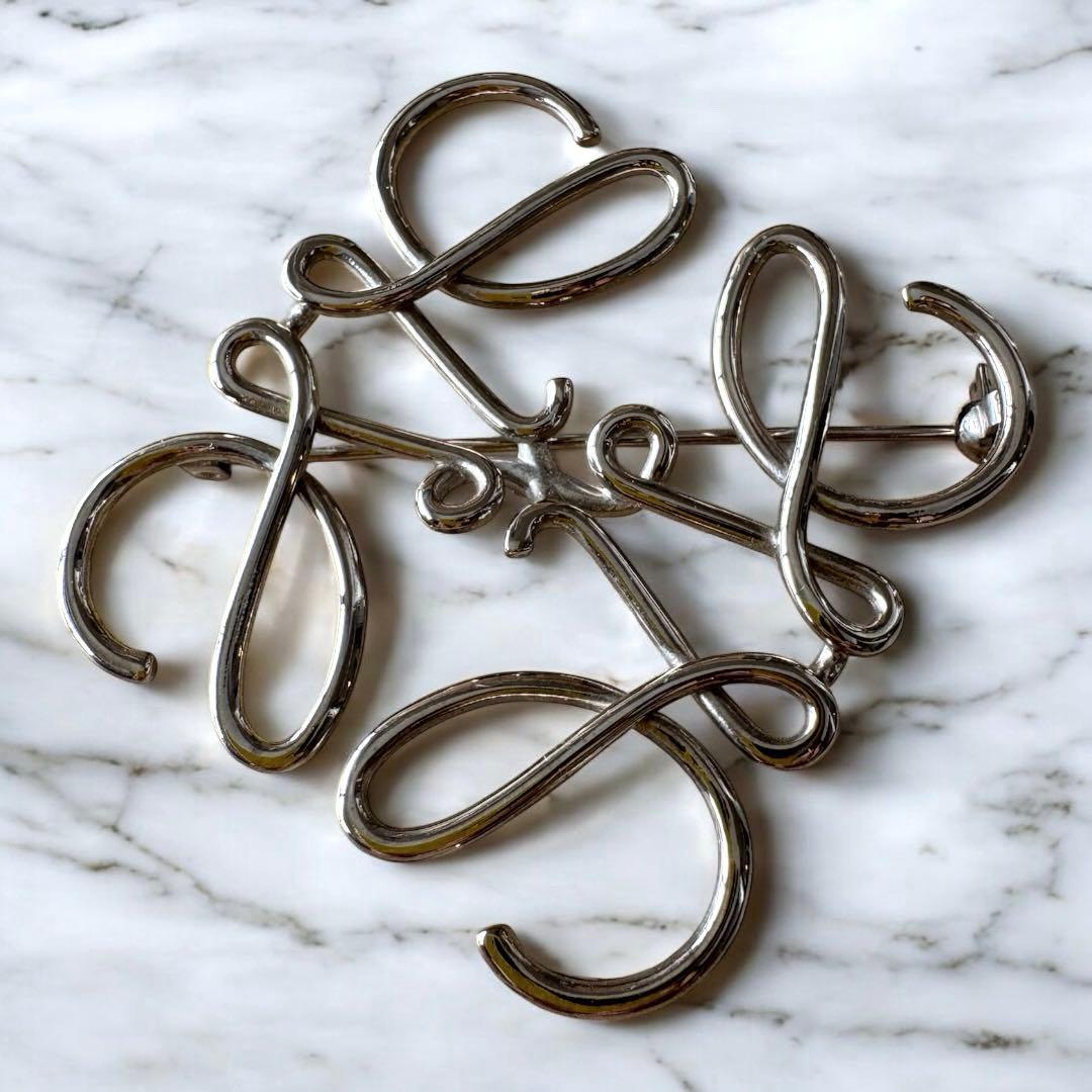 ロエベ LOEWE★アナグラム ブローチ ピンバッジ シルバー系