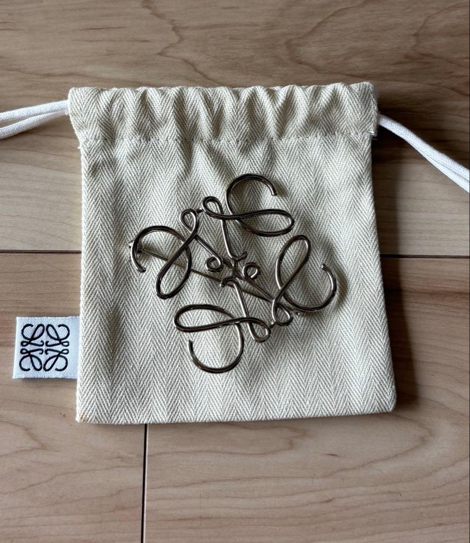 ロエベ LOEWE★アナグラム ブローチ ピンバッジ シルバー系