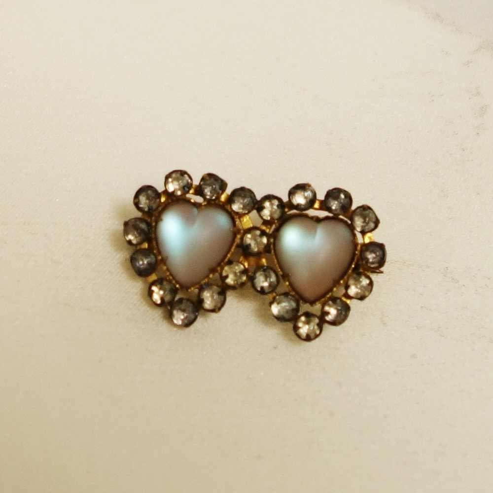 セール19日23時59分まで　サフィレットブローチ　ダブルハートモチーフ