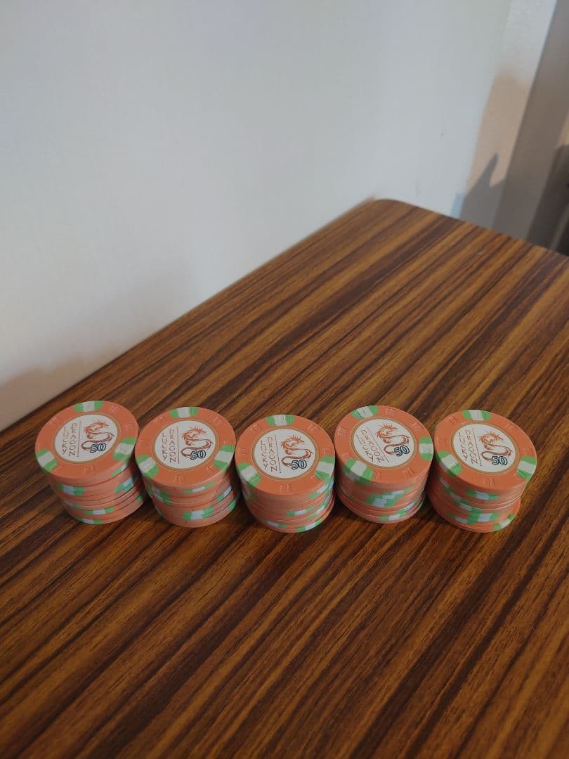 ポーカー　ゲーム用チップ　９００枚セット※ポーカーに必要なおまけ付き