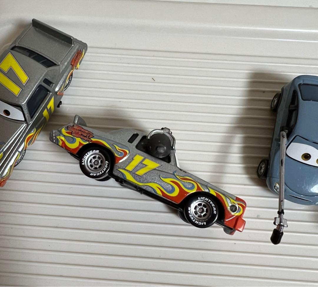 カーズ、マテル、ミニカーのセット（フィルモア、応援）