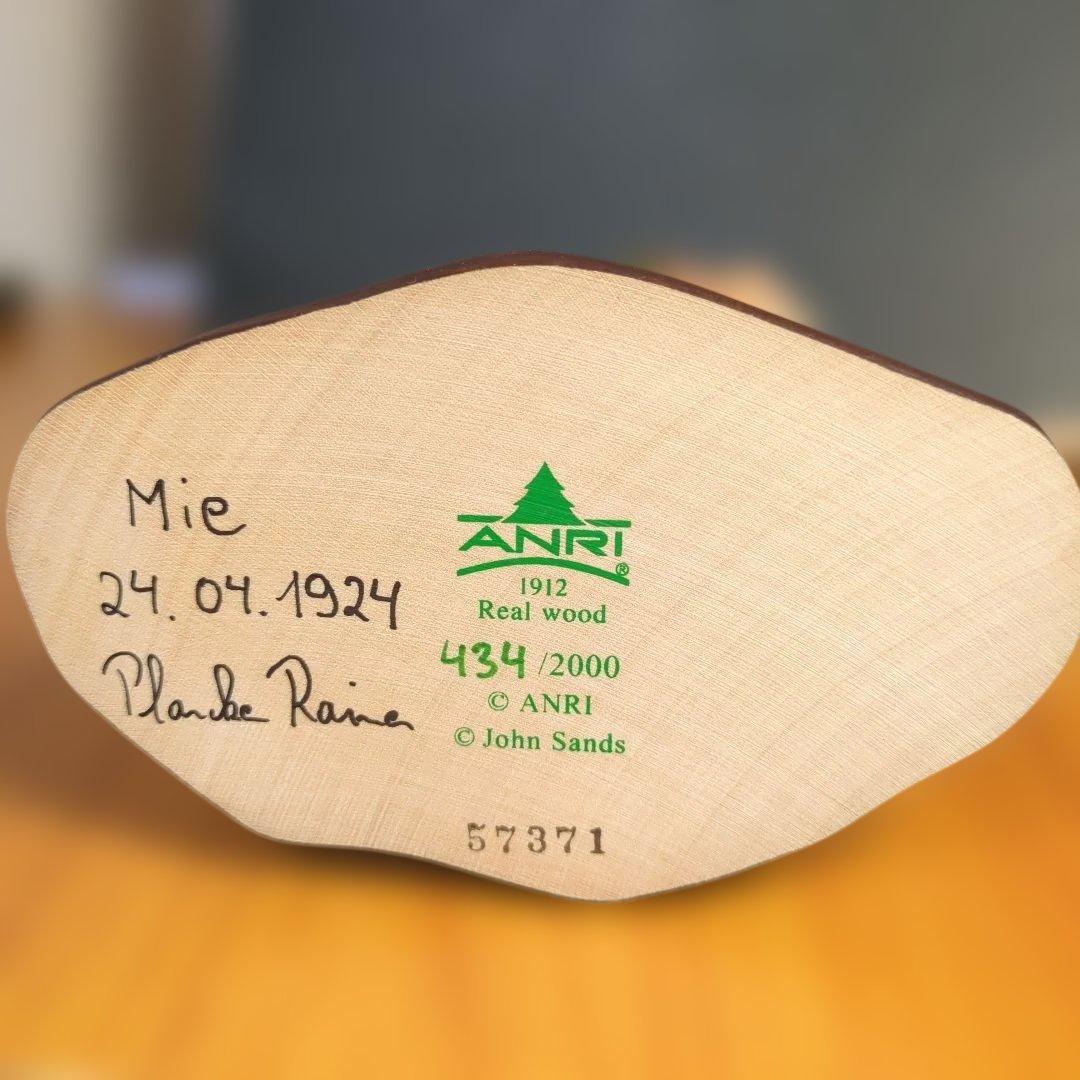 イタリア　アンリ社　木彫りの人形 ゴルフ少年　という作品