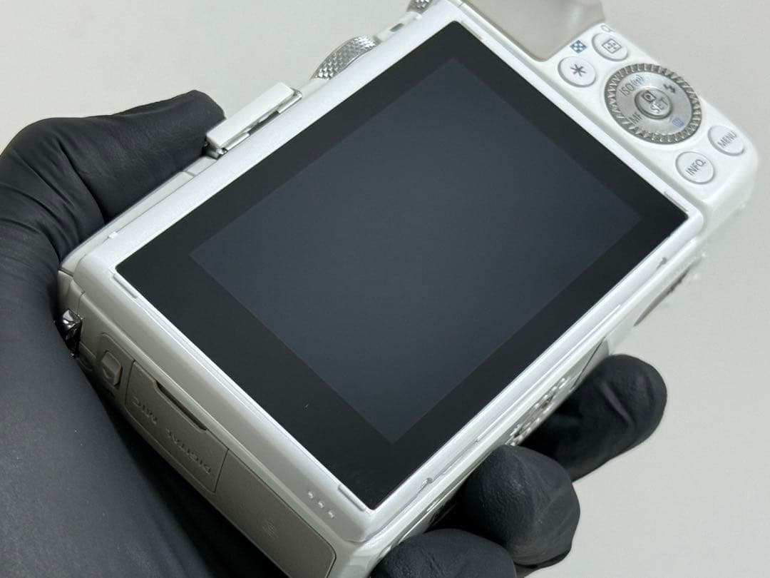 ✨極美品✨キャノン EOS M3❤️Wi-Fi&自撮り❤️小型軽量！