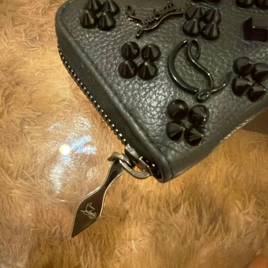 Christian Louboutin ブラック ケース