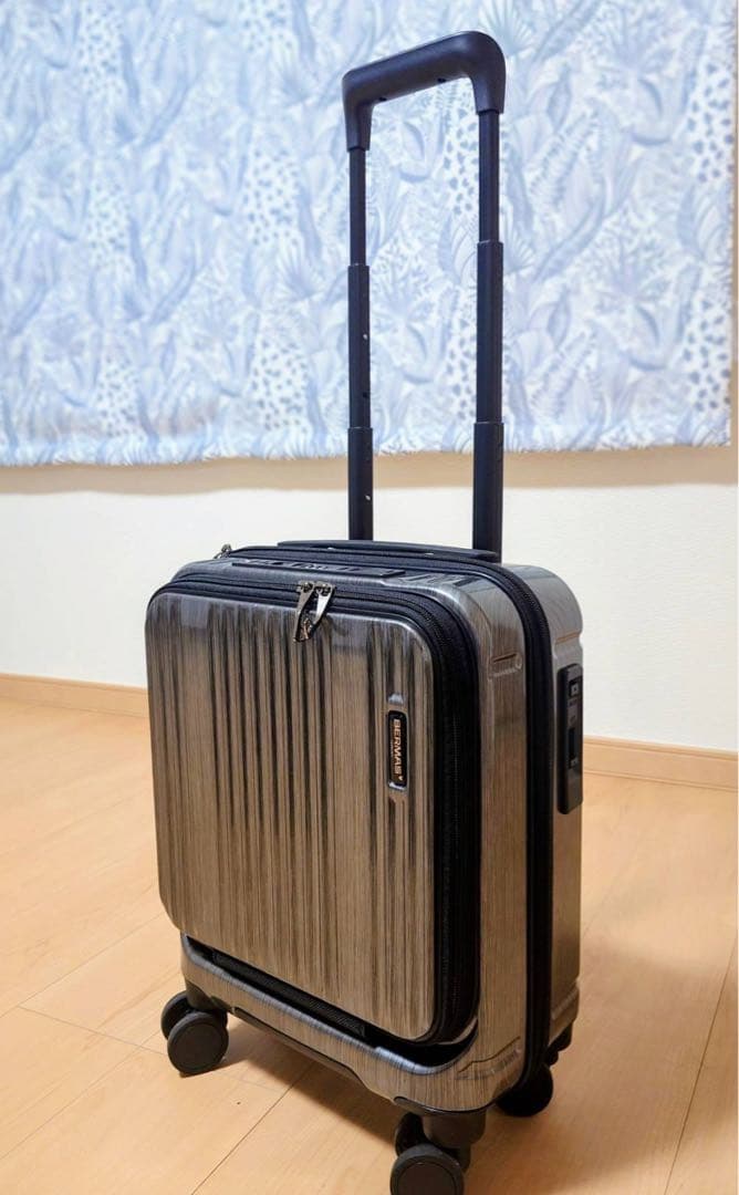 正規品 BERMAS INTER CITY フロントオープン 22L ブラック