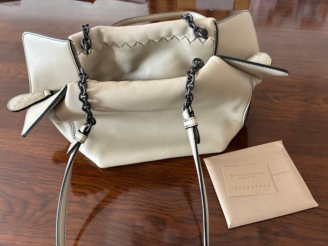 クリーム色 レザー ショルダーバッグ