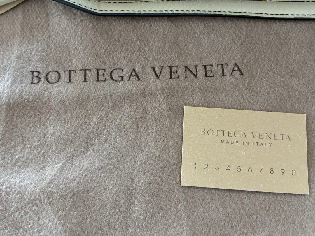 クリーム色 レザー ショルダーバッグ