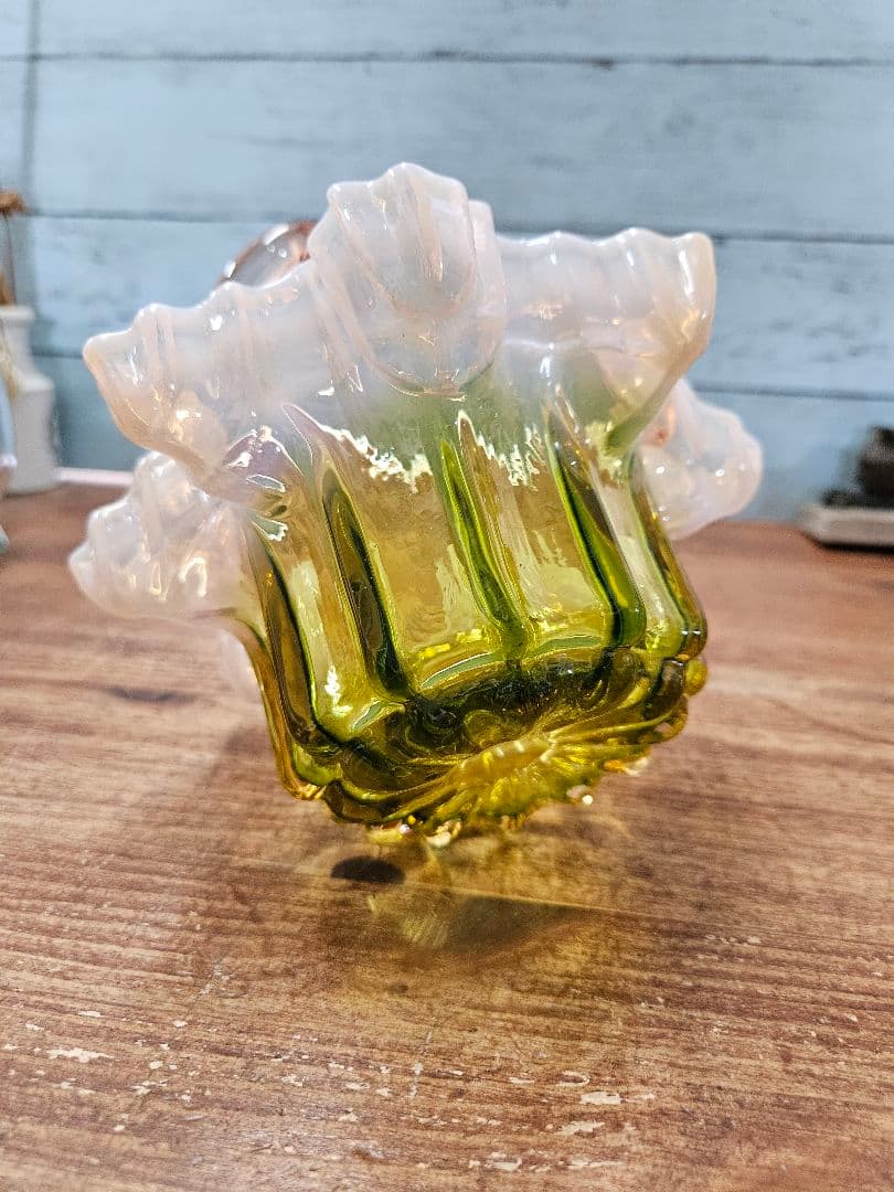 フランスアンティーク オパールセントガラスのバスケット フリル 籠 花器 花入れ