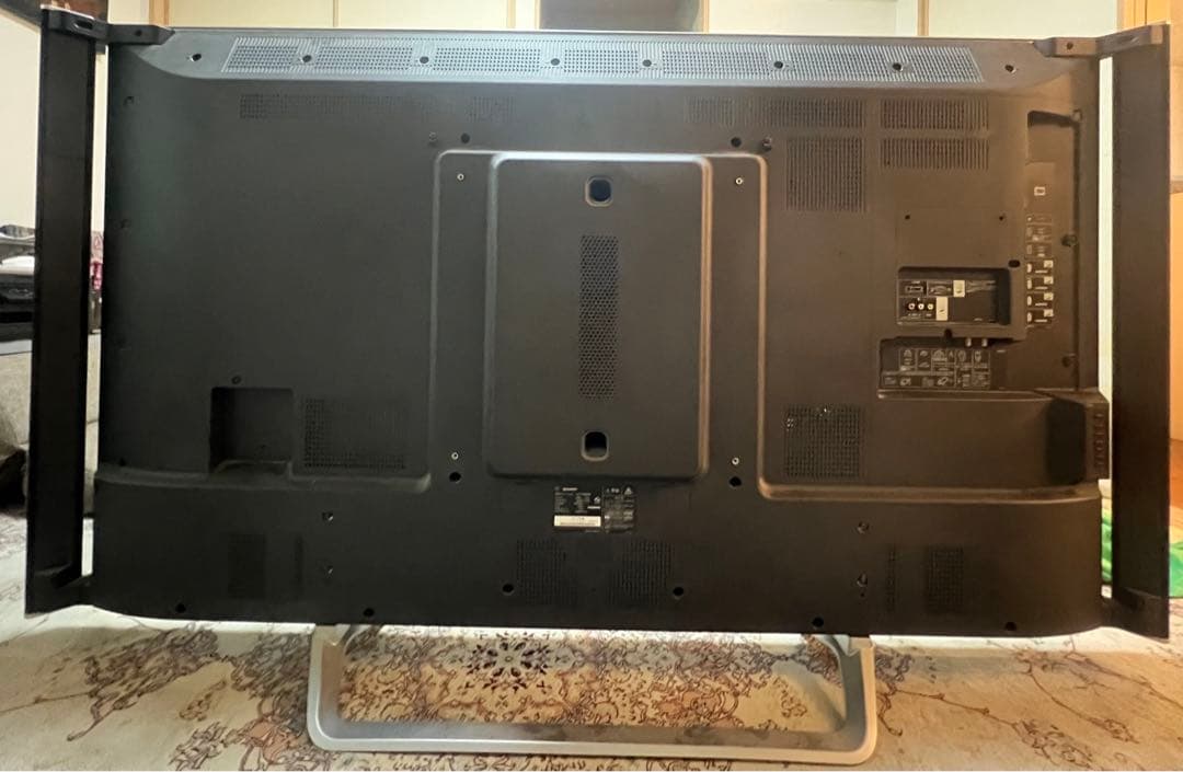 大画面70インチテレビ　(SHARP AQUOS LC-70XG35)