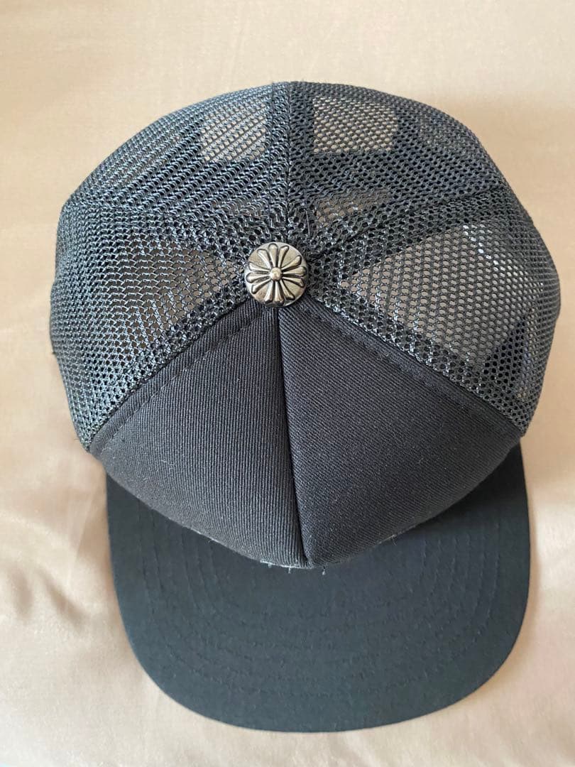 ブラッククロスモチーフトラッカーキャップ