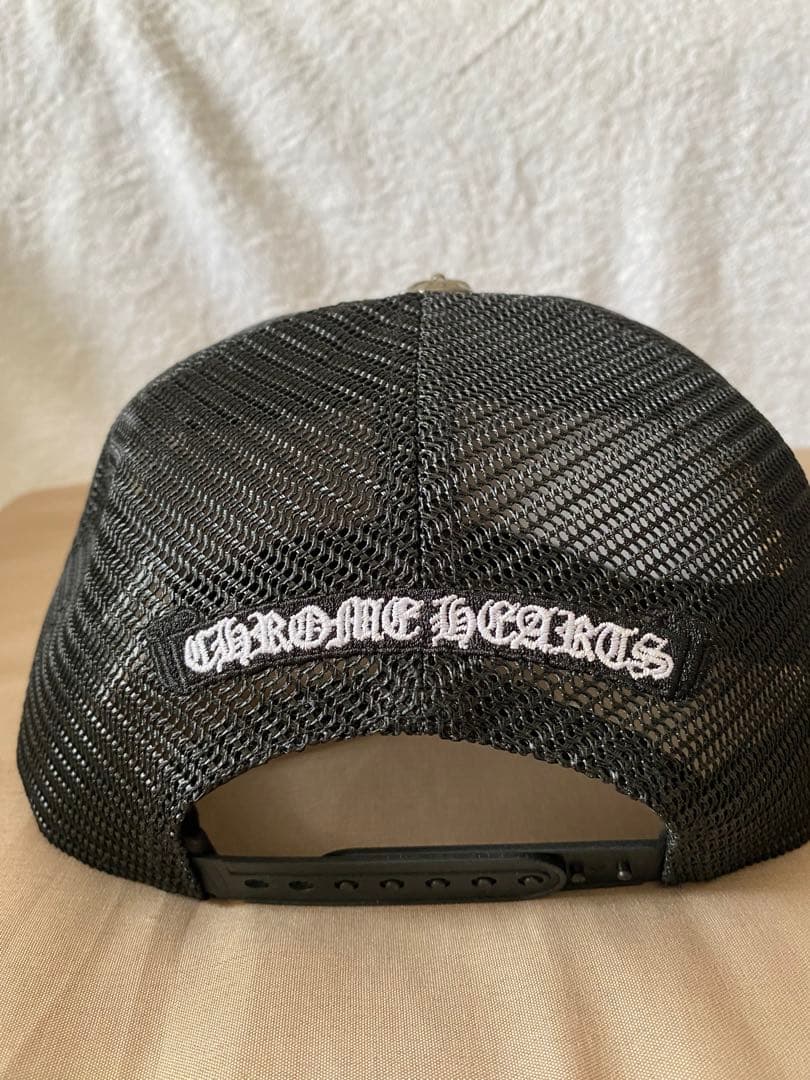 ブラッククロスモチーフトラッカーキャップ