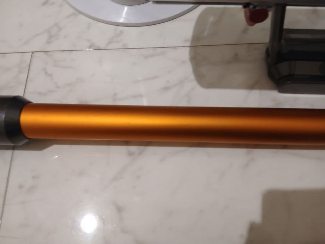 ダイソンSV12 コードレスクリーナー スタンド付き