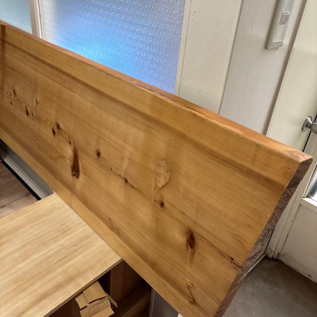 奈良　吉野産　杉の木　一枚板　テーブルの天板に