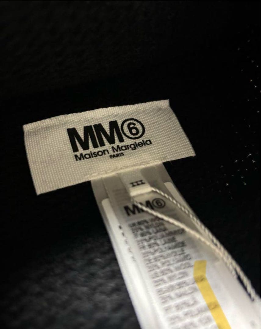 新品☆大人もOK！MM6 ニット帽 黒 ロゴ入り