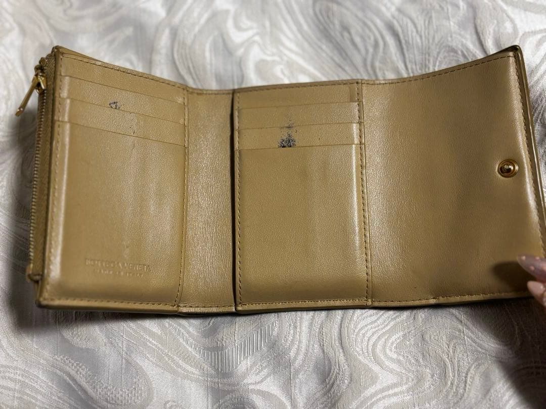 BOTTEGA VENETA ベージュ三つ折り財布