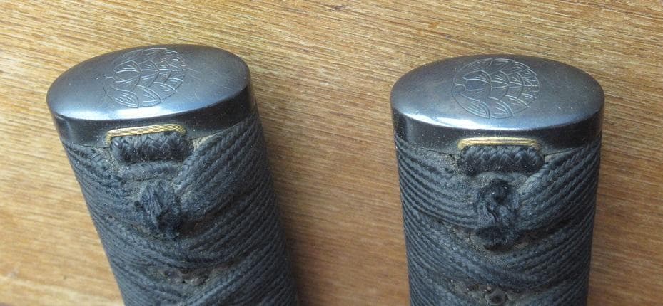 名品 抱茗荷紋図の黒漆菜種塗鞘打刀大小拵 特別保存刀装具鑑定書付