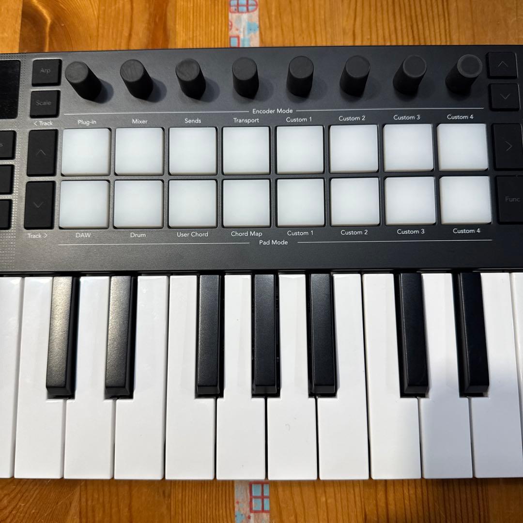 Novation Launchkey Mini 37 Mk4 MIDIキーボード