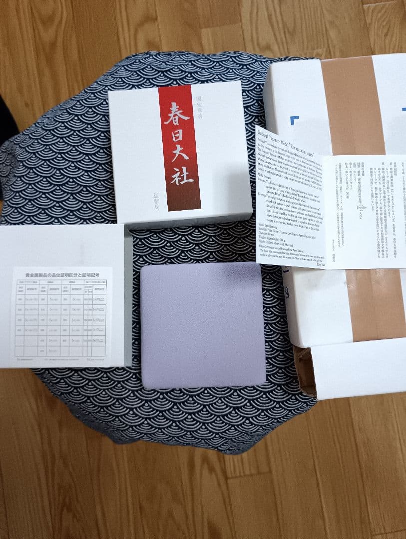 造幣局発行 国宝章牌 春日大社 純銀メダル　金地螺鈿毛抜形太刀