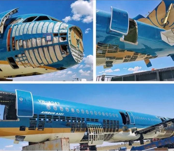 ベトナム航空 A321 タグ キーホルダー 金/白ツートン Planetags