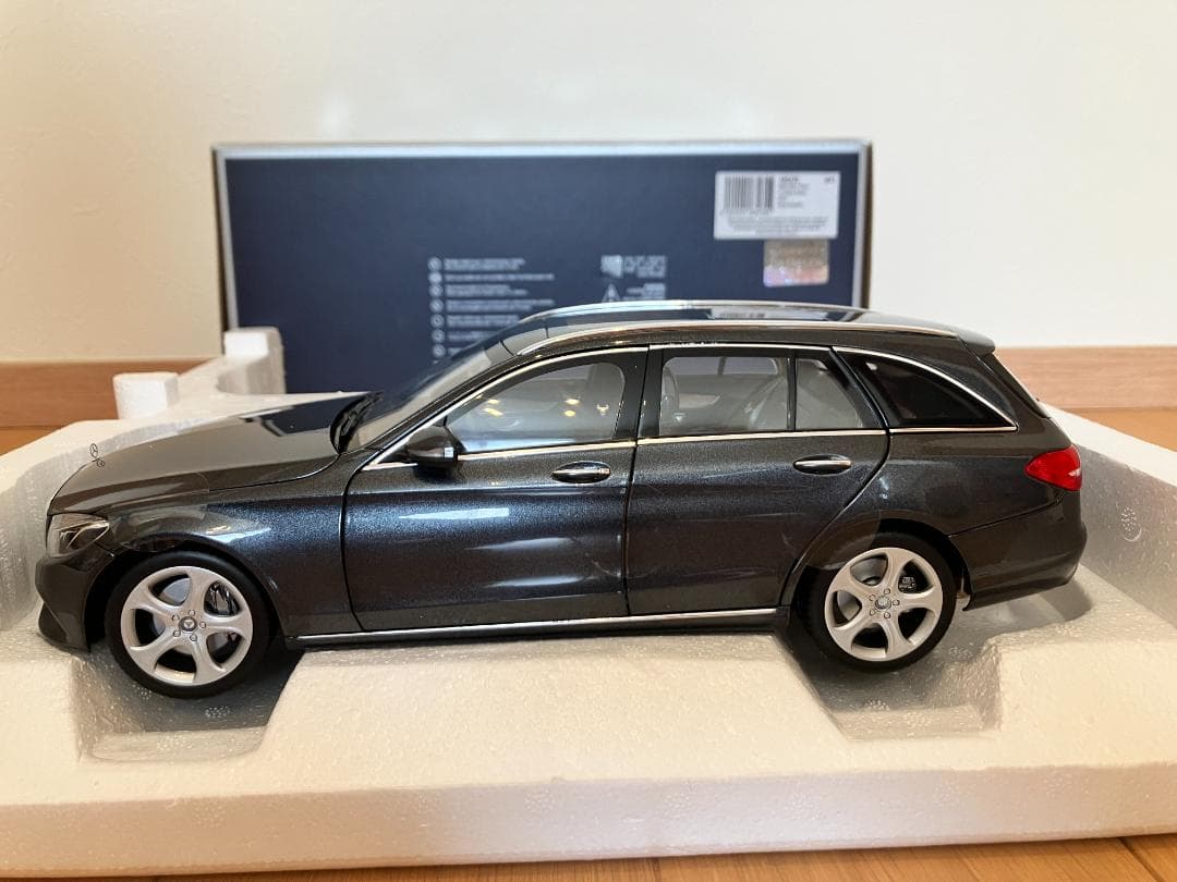 ノレブ メルセデスベンツ Cクラスワゴン S205 1/18 ミニカー