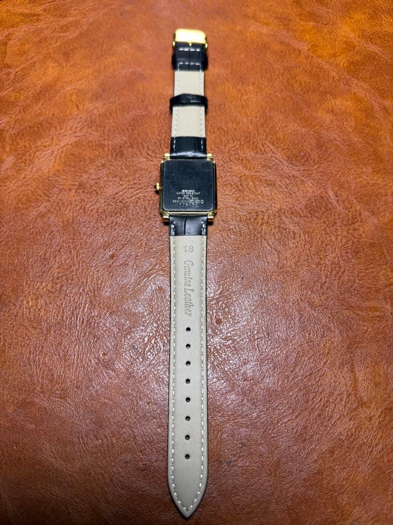 A121 希少 稼動品 SEIKO DOLCE スクエア型 90年代ヴィンテージ